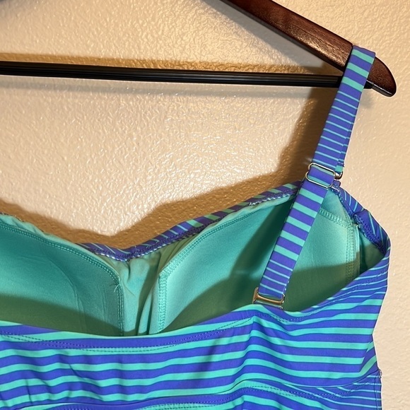 CATALINA Swimsuit Top Plus Size 2X (18W-20W) - Picture 9 of 16